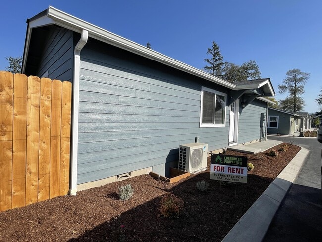 Photo - 1841 Hubbard Ln