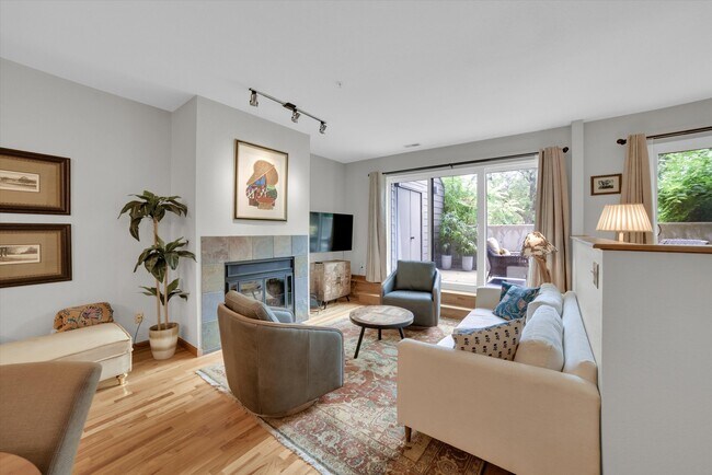 856 Walnut St