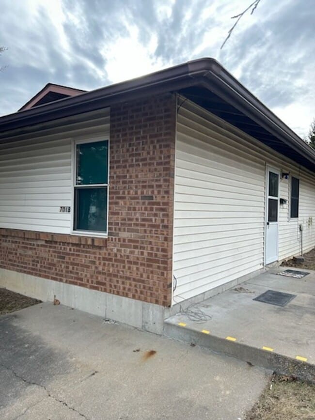 Building Photo - 701 N 2nd St Unit N2-701B