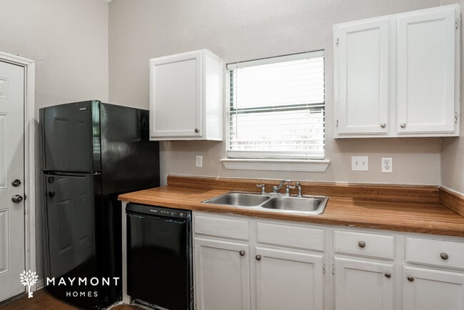 Photo - 4713 Poppy Dr E