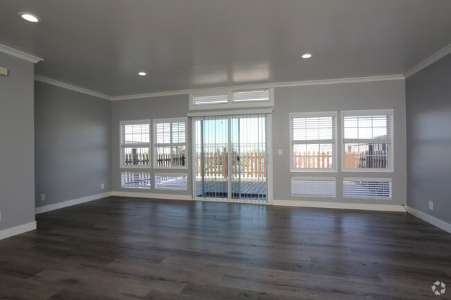 2BR, 2BA - 1300 SF - Universe at Villa Edgemont (DE)