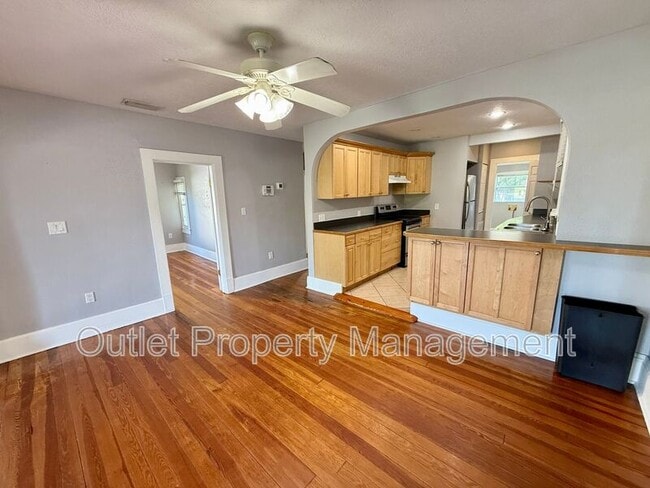 Photo - 737 Carlson Dr