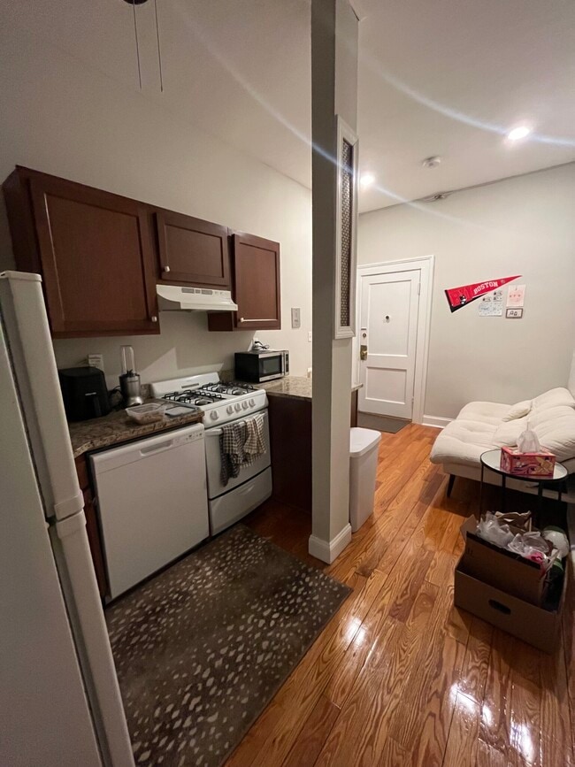 Photo - 1198 Commonwealth Ave Unidad 3 Rental