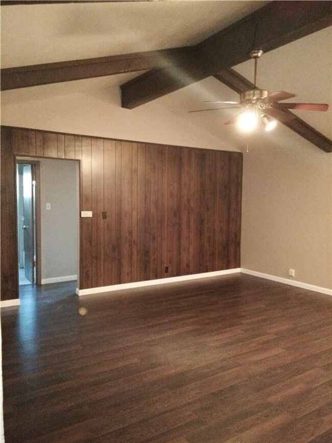 Cozy 3 Bed / 2 Bath Single-Family Home for... - Cozy 3 Bed / 2 Bath Single-Family Home for...