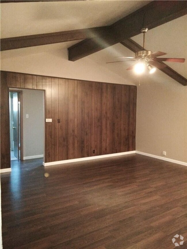 Building Photo - Cozy 3 Bed / 2 Bath Single-Family Home for...