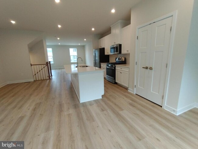 Photo - 124 Glory Maple Ln
