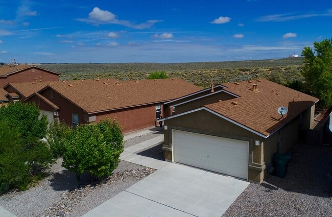 Photo - Prominent 3 Bedroom, 2 Bath Single Story Home In Rio Rancho!