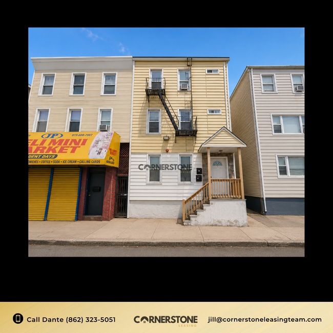 Building Photo - 32 Essex St Unit 2F