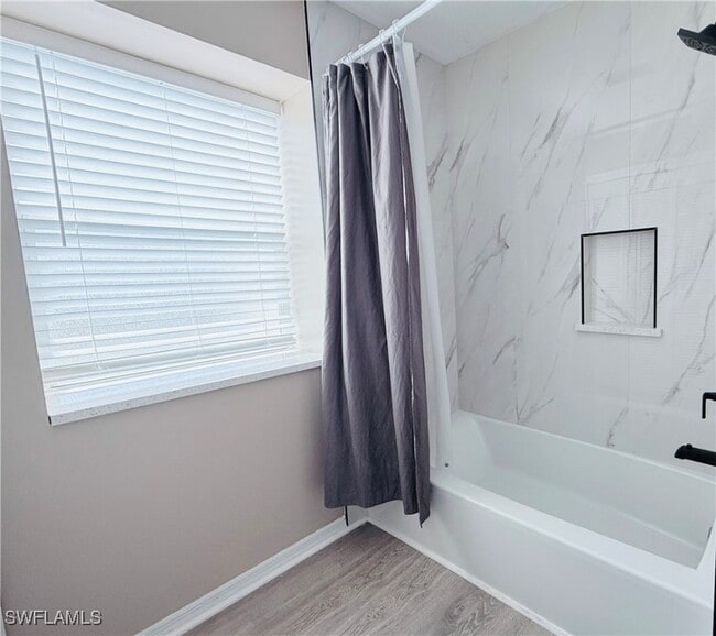Building Photo - 1590 Trafalgar Ln Unit B201