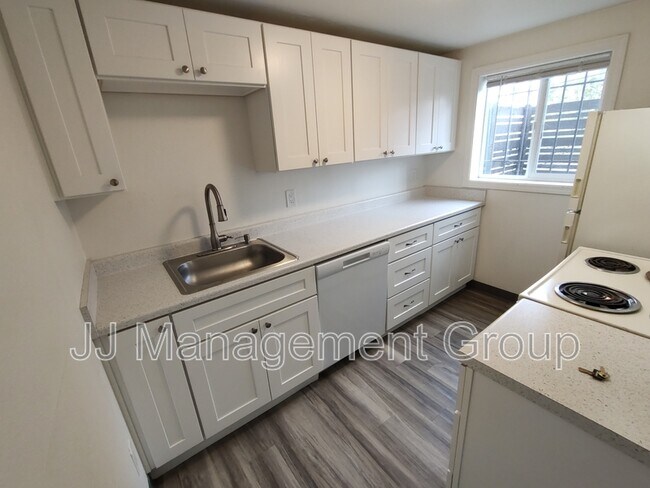 Photo - 1622 W 7th Ave