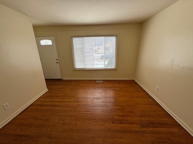 Photo - 14824 Myola Ave