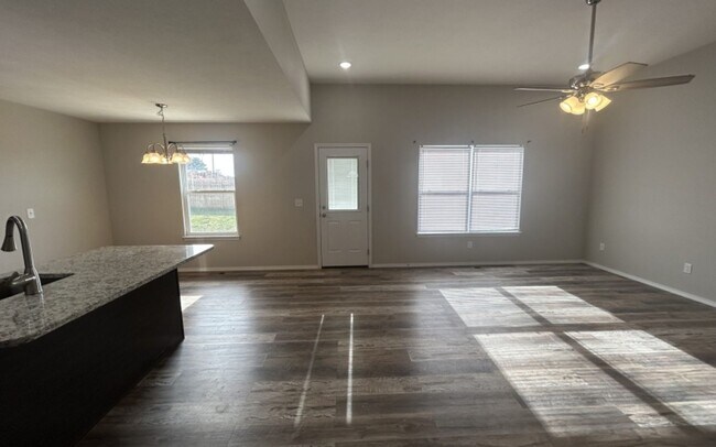 Photo - 222 W. Canterbury Ln