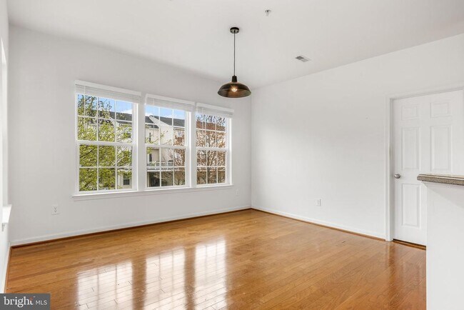Photo - 202 Bardel Dr Unit 202