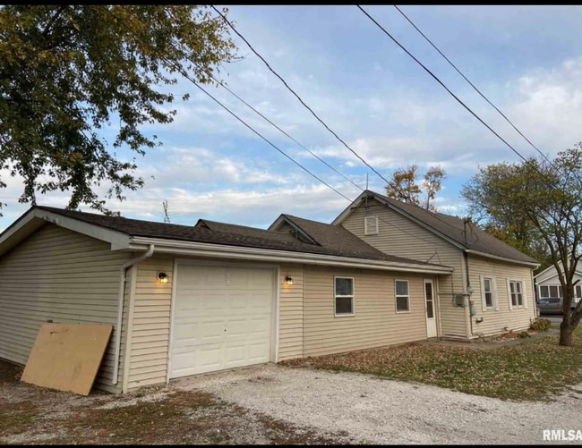 Photo - 213 E Madison St