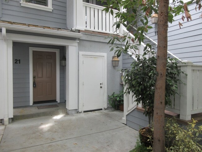 21 Hinterland Way