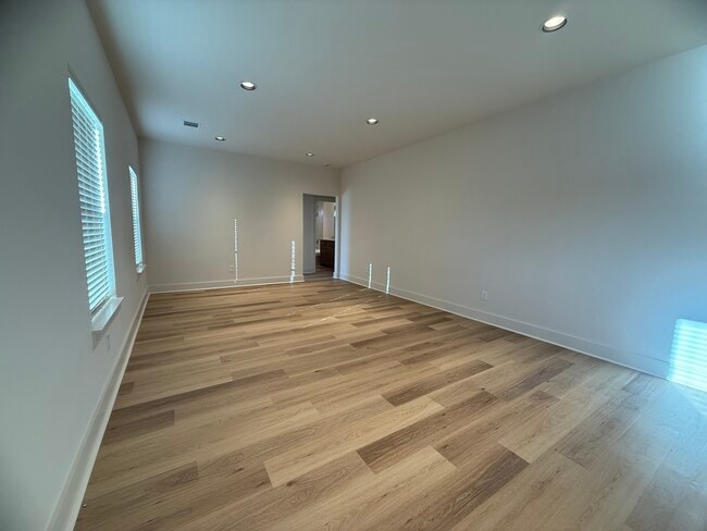 Photo - 207 Railroad Ave