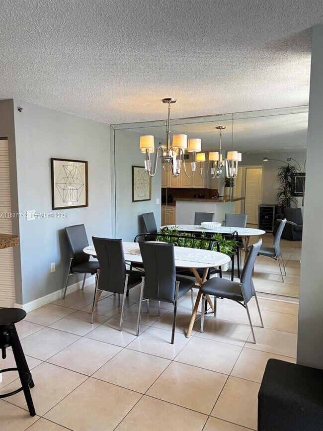 Building Photo - 19501 E Country Club Dr Unit 9404