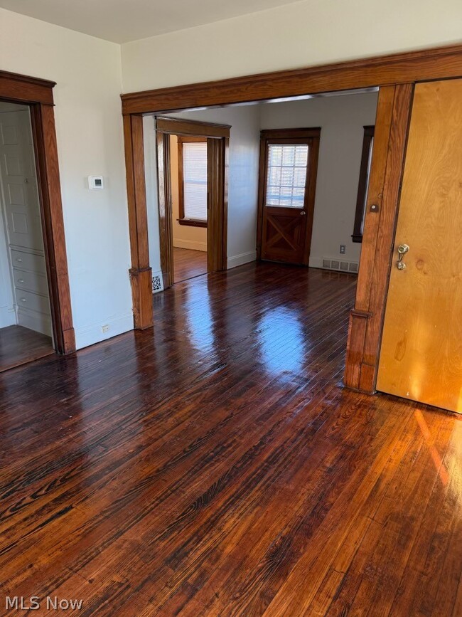 Photo - 14210 Kingsford Ave