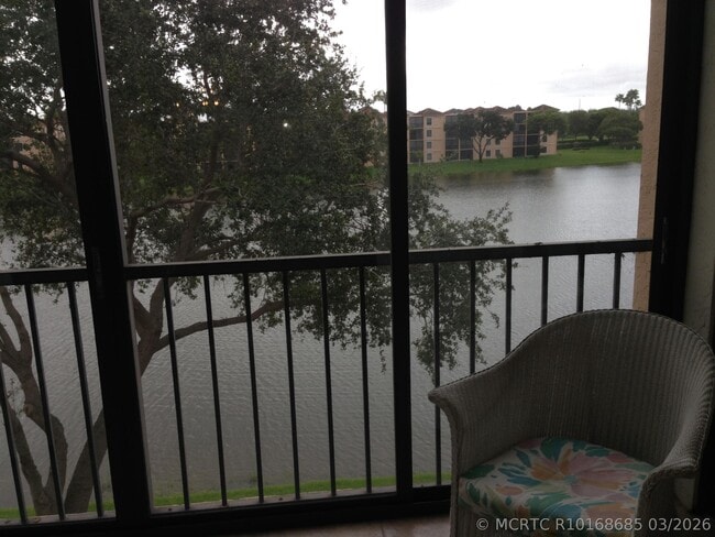 6193 Pointe Regal Cir Unidad 404