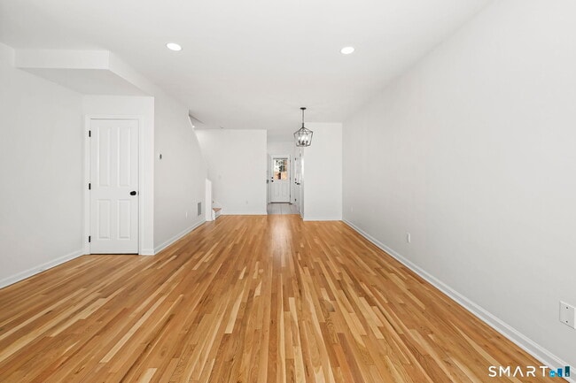 Photo - 17 Dolsen Pl