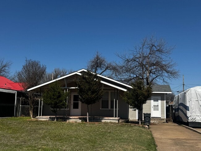 Building Photo - 909 NW Bell Ave