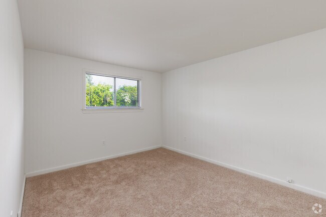 2BR, 1BA - 858SF - Primary Bedroom