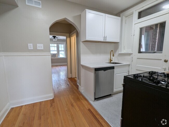 Building Photo - Move-In Special! Freshly Updated Southampt... Unit 4904 #16 Rental