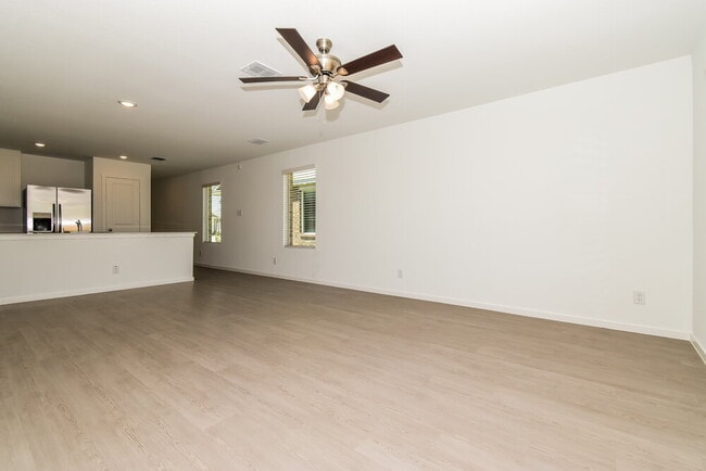 Photo - 1718 Crossbill St