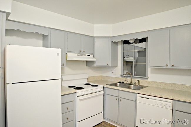 Kitchen - Danbury Place Apartments