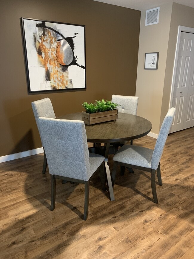 Photo - 1601 8 Ave