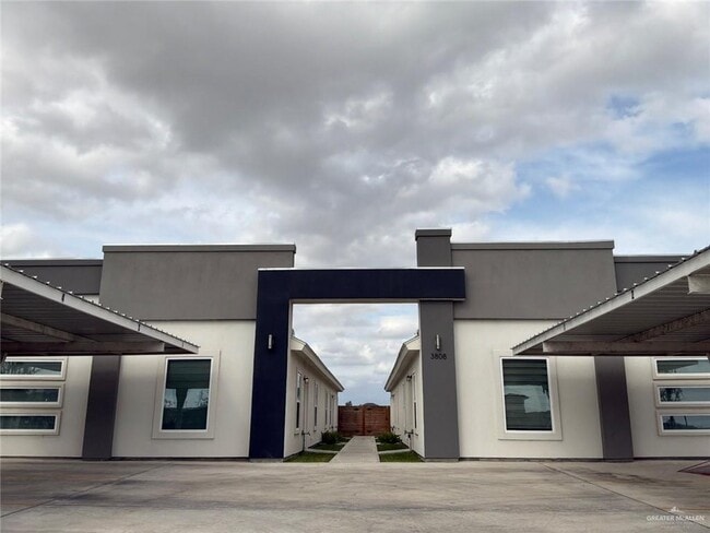 Building Photo - 13 Ventura Ave Unit 3