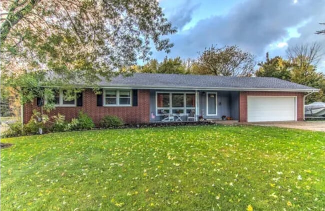 Building Photo - 12418 White Oak Dr