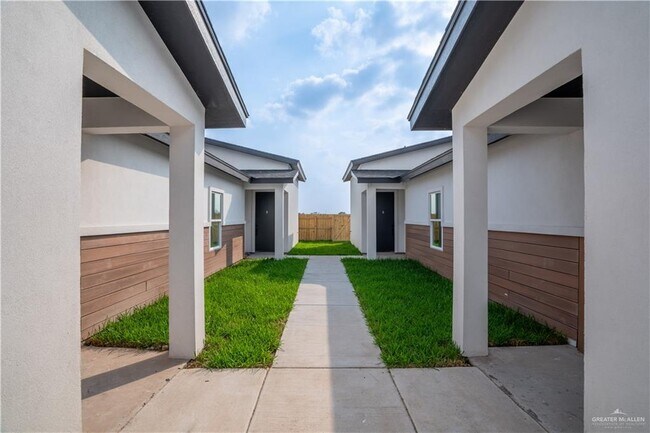 Photo - 30 Hidalgo Cir Unidad A