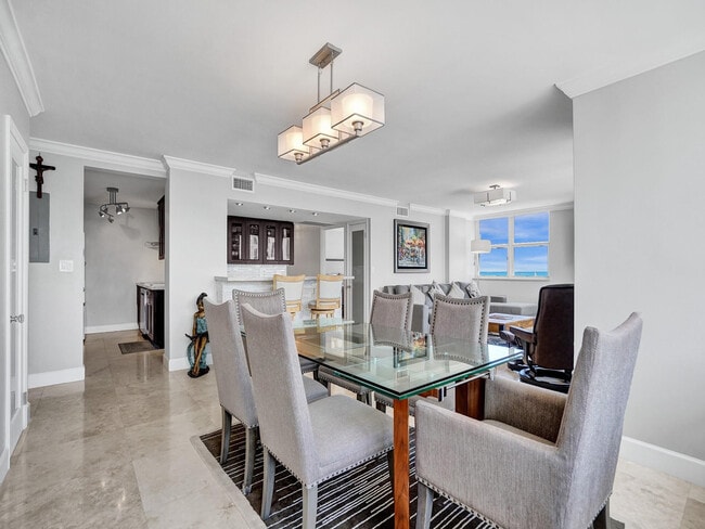 Building Photo - 209 N Fort Lauderdale Beach Blvd Unit 6C