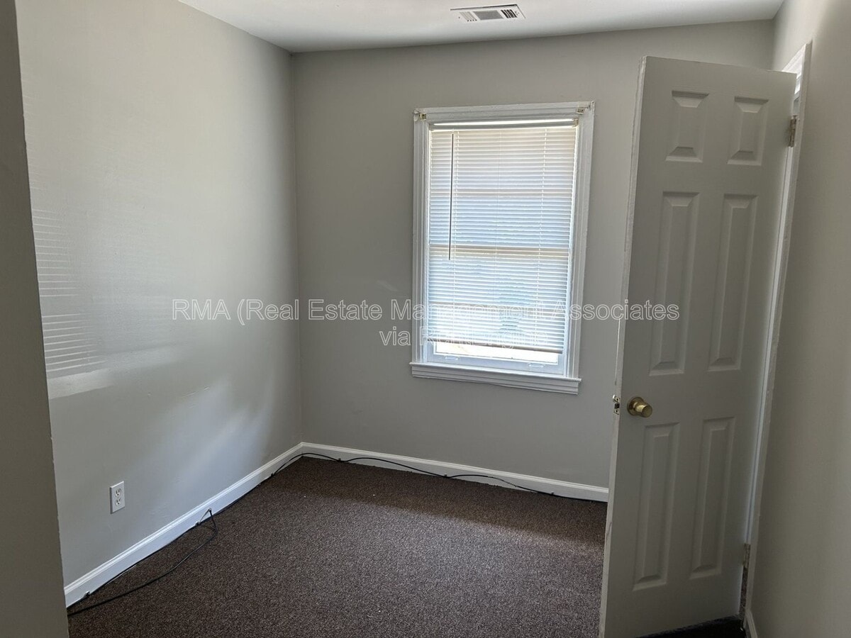 Photo - 413 Springview Dr