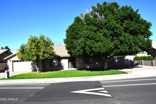 Building Photo - 1346 W 13th St