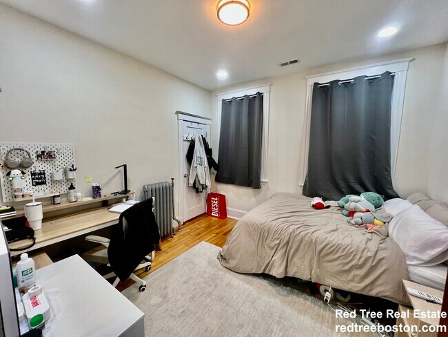 16 Copenger St Unit 2
