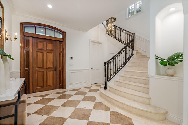 Photo - 233 El Pueblo Way