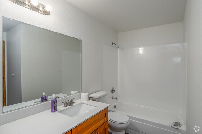 1 habitación, 1 baño - 674 pies cuadrados - Baño