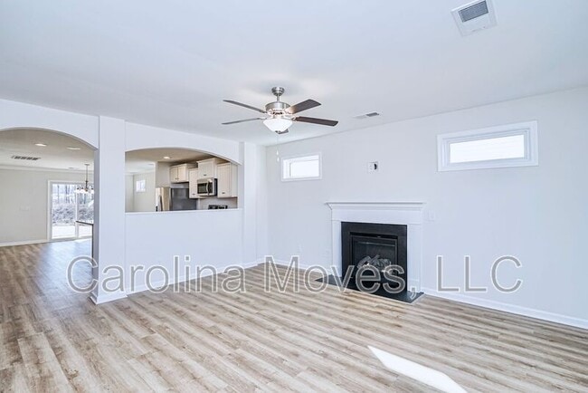 Photo - 400 Chinchilla Dr