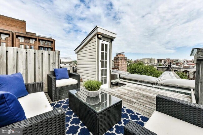 Photo - 2024 N St NW Apartamento Unidad 4