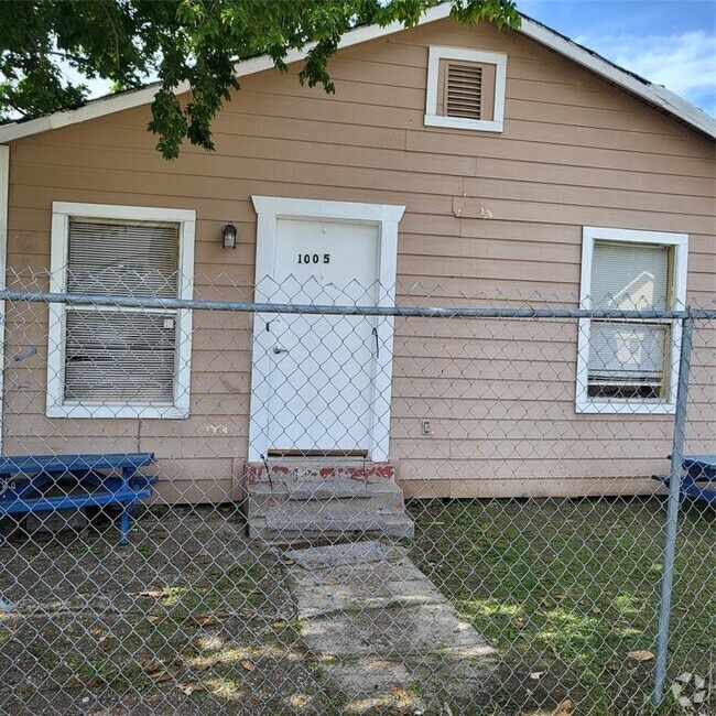 Building Photo - 1005 E 35th St Rental