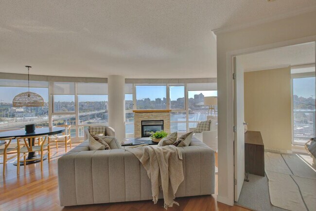 Photo - 1033 Marinaside Crescent Unit ID1345511P