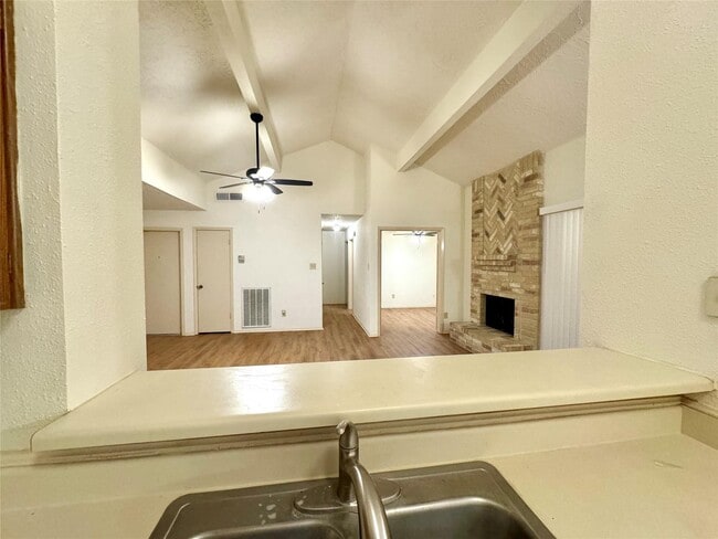 Photo - 3030 Sherborne St