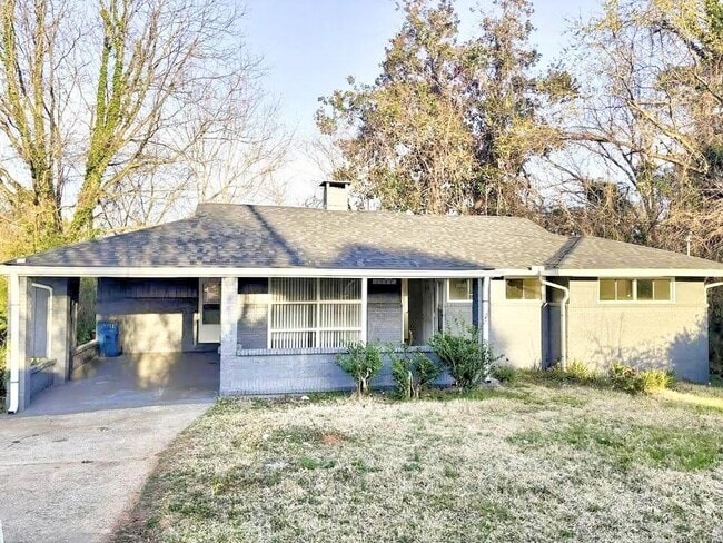 Building Photo - 3443 Hyland Dr