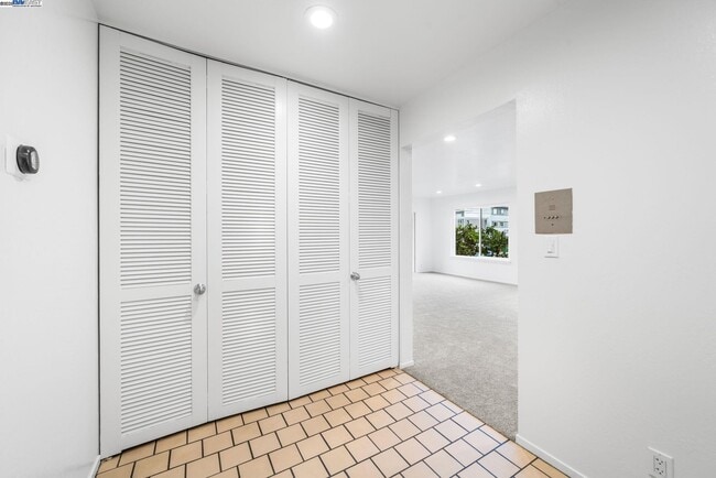 Photo - 695 Mariposa Ave