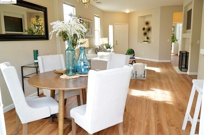 Photo - 340 Upton Pyne Dr