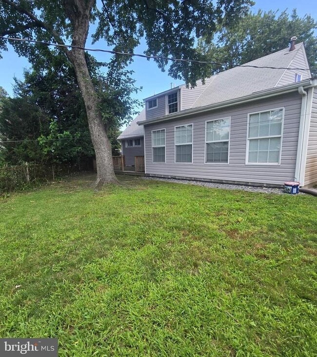 Building Photo - 114 S Meadow Dr
