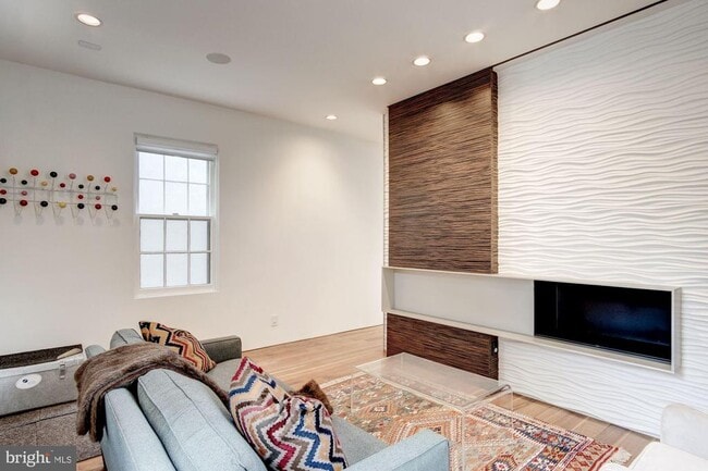 Photo - 3329 Q St NW