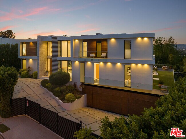 16801 Oak View Dr
